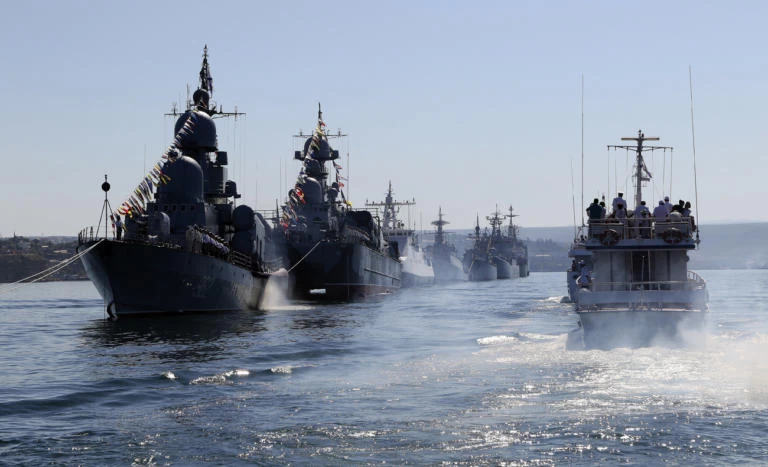 Εορτασμοί στη Ρωσία για την ημέρα του Πολεμικού Ναυτικού (βίντεο)